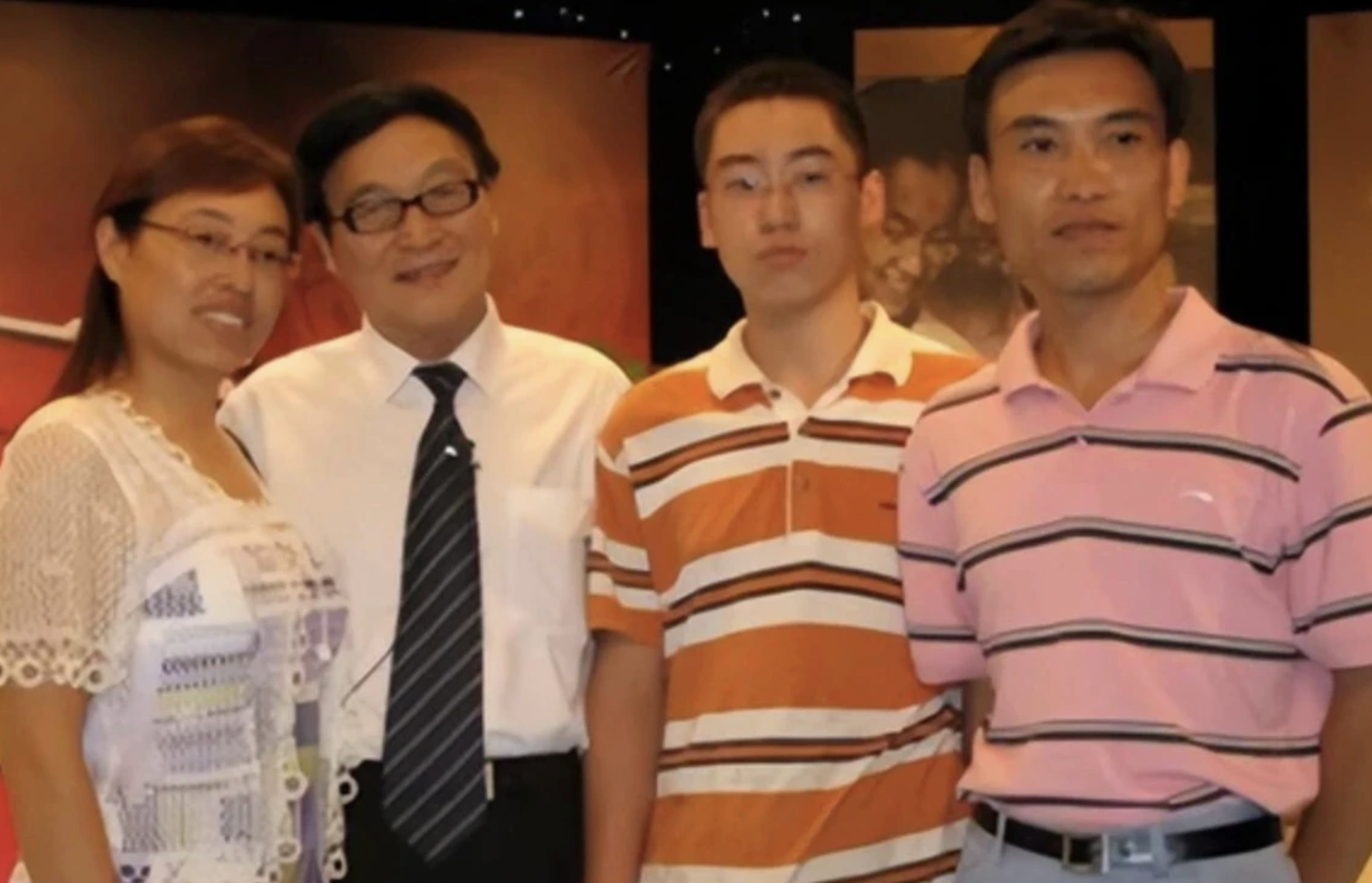 C&uacute; trượt d&agrave;i của thần đồng 5 tuổi thạo tiếng Anh, 13 tuổi đỗ đại học ở tuổi ngo&agrave;i 30 - Ảnh 4.