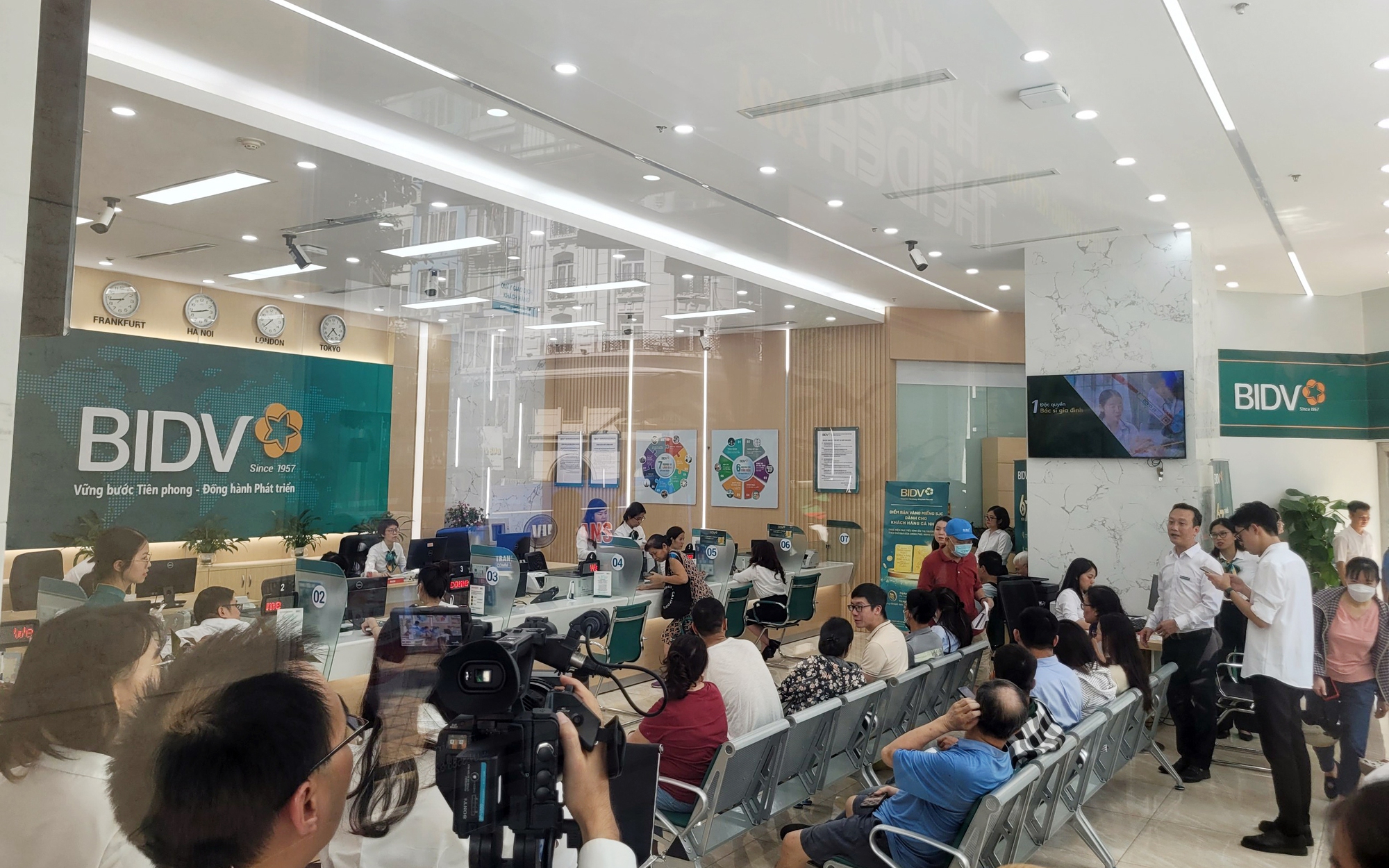 Thực hư th&ocirc;ng tin Ng&acirc;n h&agrave;ng Nh&agrave; nước loại bỏ tiền mệnh gi&aacute; 1.000 v&agrave; 5.000 đồng - Ảnh 1.