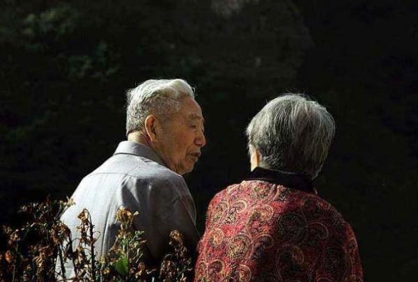 Tuổi gi&agrave; mới hiểu: Thứ quyết định hạnh ph&uacute;c kh&ocirc;ng phải tiền bạc - Ảnh 1.