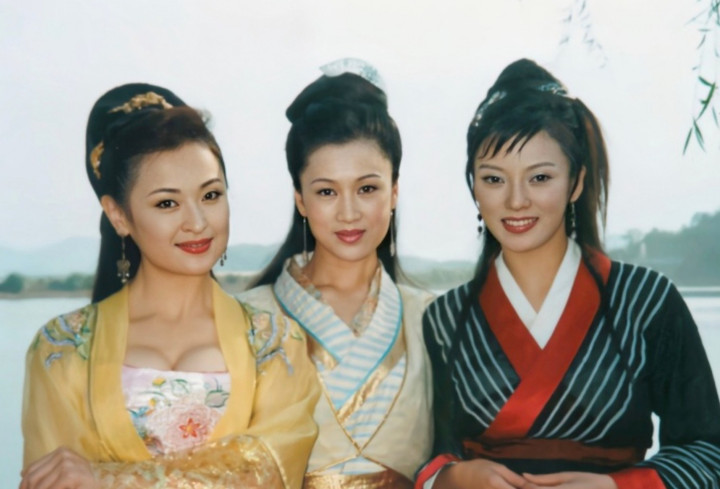 Mỹ nh&acirc;n gợi cảm nhất 'Thi&ecirc;n long b&aacute;t bộ': Bỏ showbiz cưới tỷ ph&uacute;, vi&ecirc;n m&atilde;n U60 - Ảnh 2.