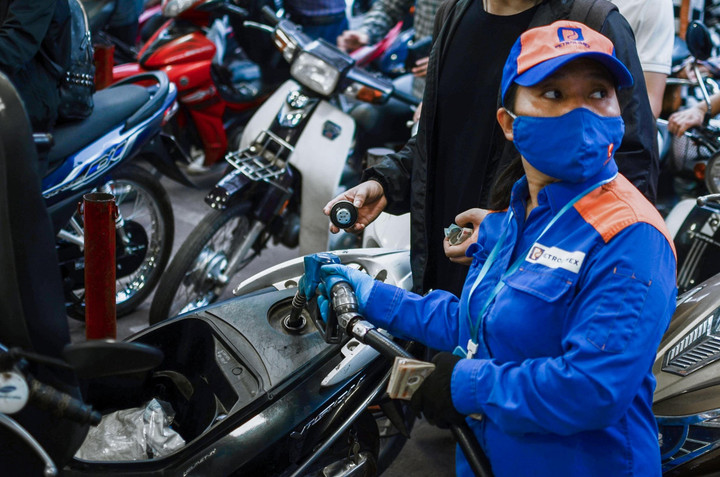 Gi&aacute; tất cả c&aacute;c loại xăng dầu đều giảm trong năm 2025 - Ảnh 1.