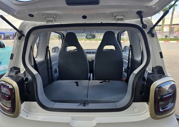 Trải nghiệm &ocirc; t&ocirc; gi&aacute; 199 triệu đồng b&aacute;n ở Việt Nam Thiết kế mềm mại, hỗ trợ l&aacute;i đ&ocirc; thị, nội thất tiện nghi, đi xa 170km/1 lần sạc, rẻ hơn Kia Morning, Hyundai Grand i10, chỉ như Honda SH - Ảnh 4.