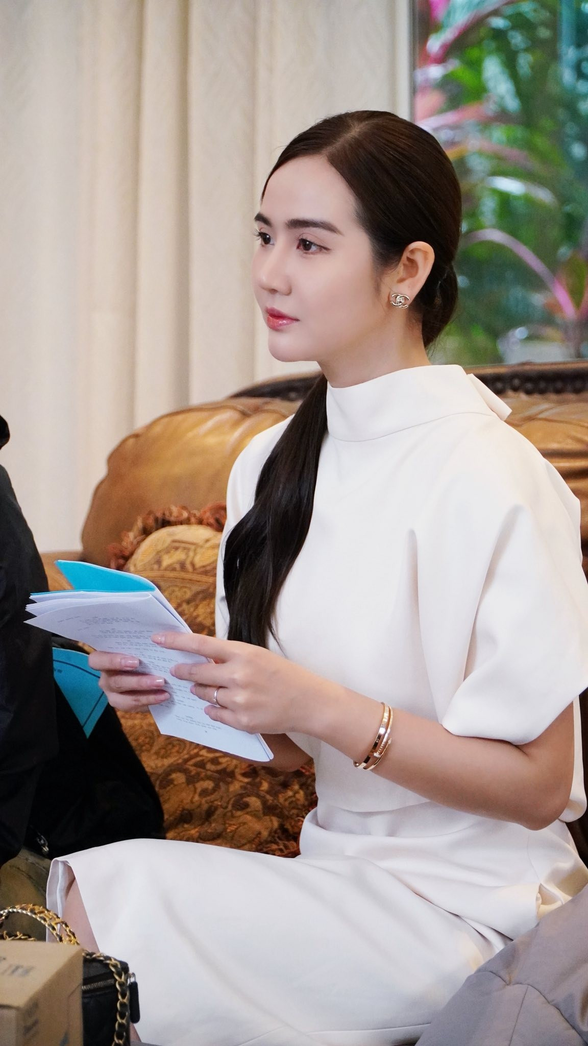 Phong c&aacute;ch 2 nữ ch&iacute;nh phim giờ v&agrave;ng: B&ecirc;n cực sang chảnh, b&ecirc;n kh&oacute; hiểu hết sức - Ảnh 2.