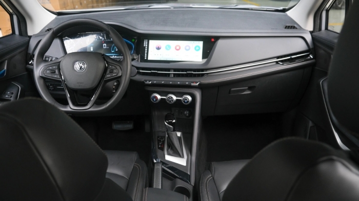 SUV hạng B giá 327 triệu đồng đẹp sang trọng, nội thất cao cấp, rẻ hơn Kia Morning, Hyundai Grand i10 khiến dân tình xôn xao - Ảnh 3. SUV hạng B giá 327 triệu đồng đẹp sang trọng, nội thất cao cấp, rẻ hơn Kia Morning, Hyundai Grand i10 khiến dân tình xôn xao - Ảnh 3.