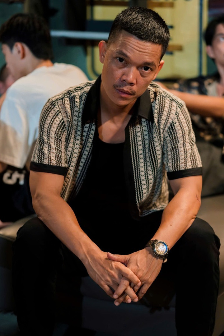 Đời thật tr&aacute;i ngược m&agrave;n ảnh của diễn vi&ecirc;n 'trăm tỷ' chuy&ecirc;n trị vai phản diện - Ảnh 2.