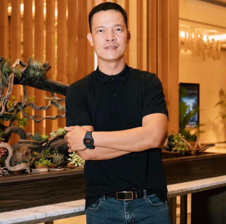 Đời thật tr&aacute;i ngược m&agrave;n ảnh của diễn vi&ecirc;n 'trăm tỷ' chuy&ecirc;n trị vai phản diện - Ảnh 1.