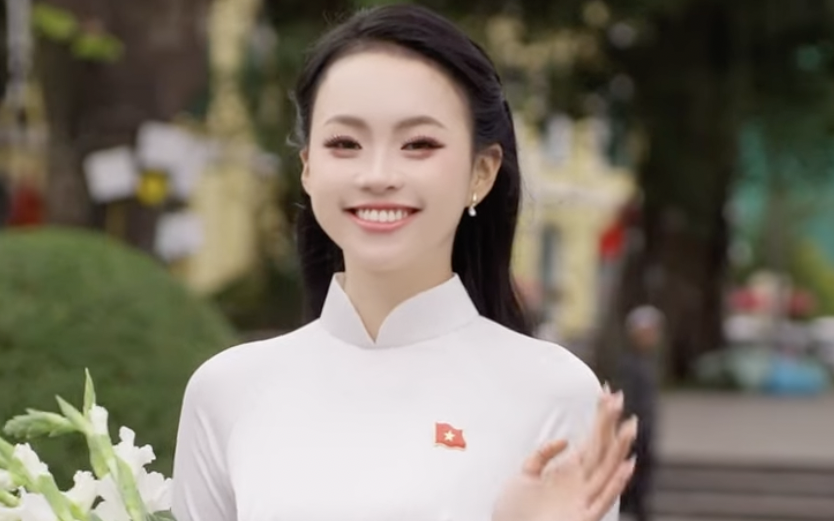 Nữ sinh Nghệ An Ph&ugrave;ng Thị Diệu Linh nổi bật tại Miss World Vietnam 2025 - Ảnh 1.