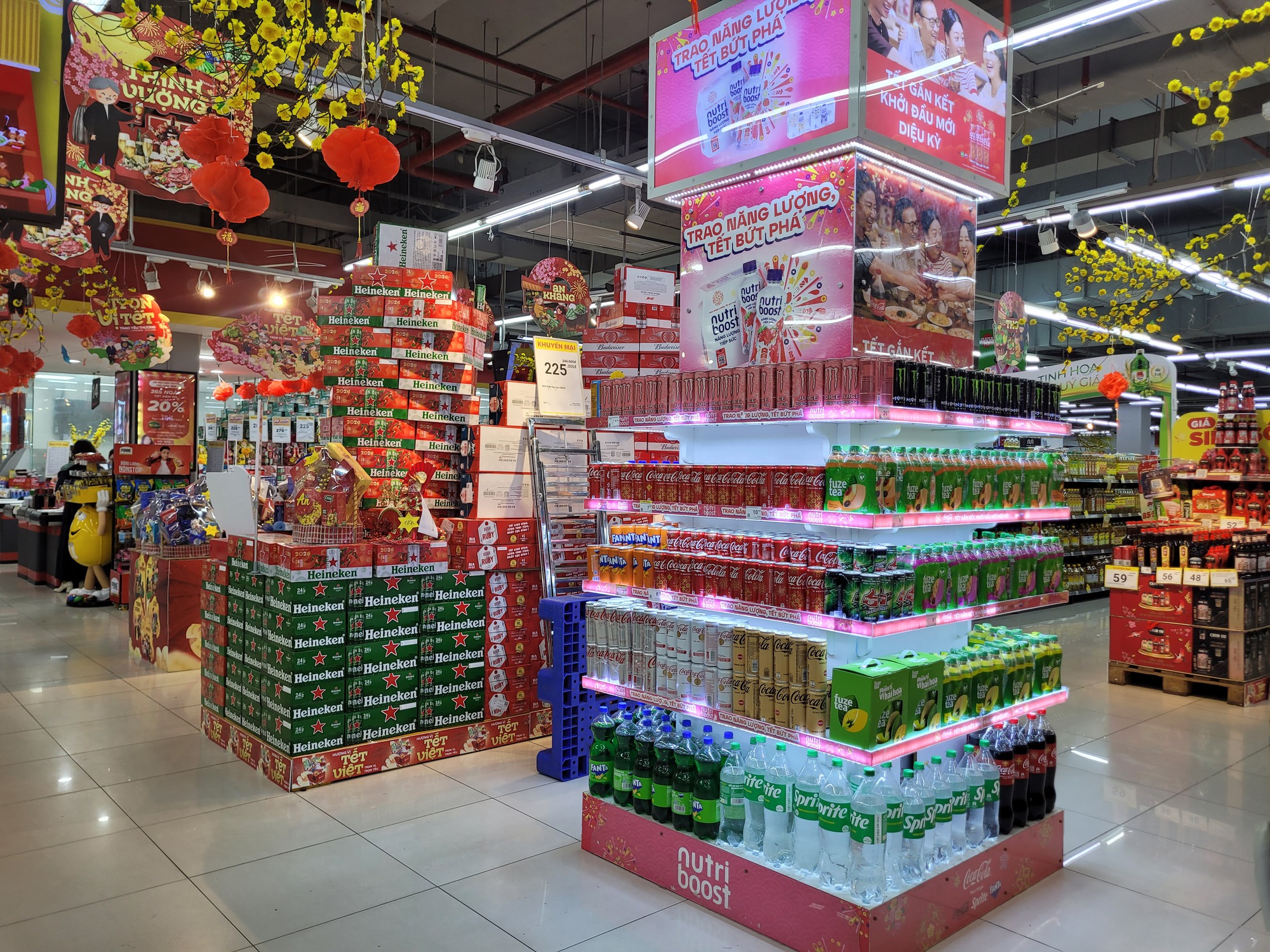 H&agrave;ng Tết giảm gi&aacute; l&ecirc;n đến 40 % bảo vệ người ti&ecirc;u d&ugrave;ng trong m&ugrave;a mua sắm Tết 2026 - Ảnh 8.