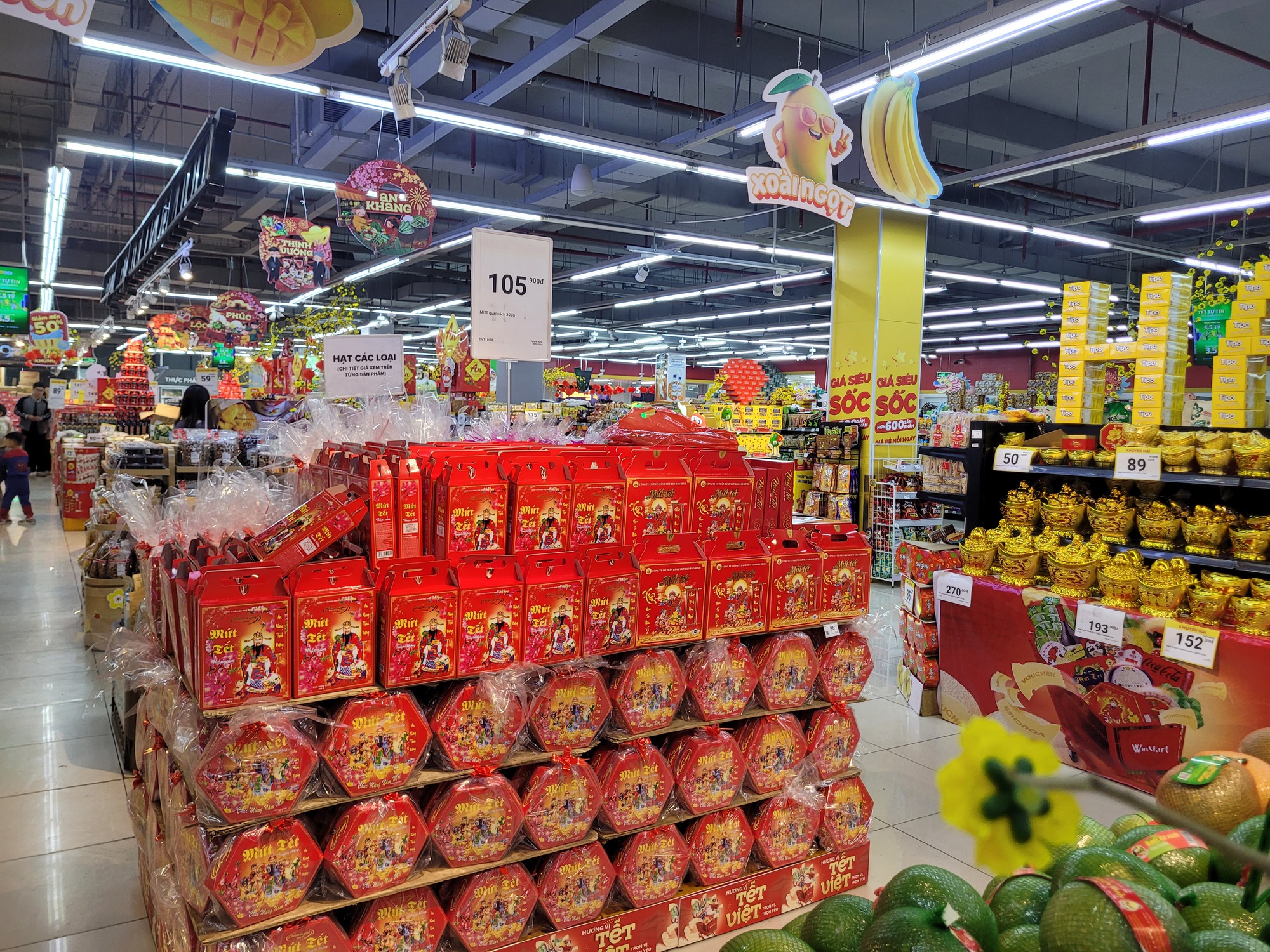 H&agrave;ng Tết giảm gi&aacute; l&ecirc;n đến 40 % bảo vệ người ti&ecirc;u d&ugrave;ng trong m&ugrave;a mua sắm Tết 2026 - Ảnh 7.