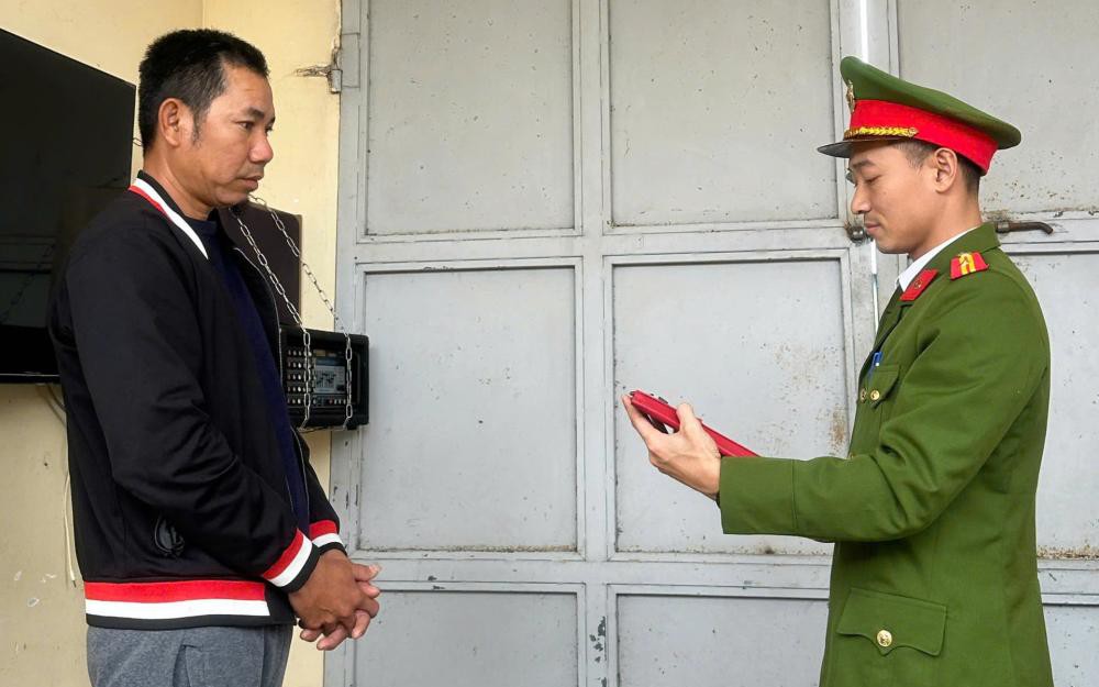 D&ugrave;ng sổ đỏ giả lừa hơn 700 triệu đồng