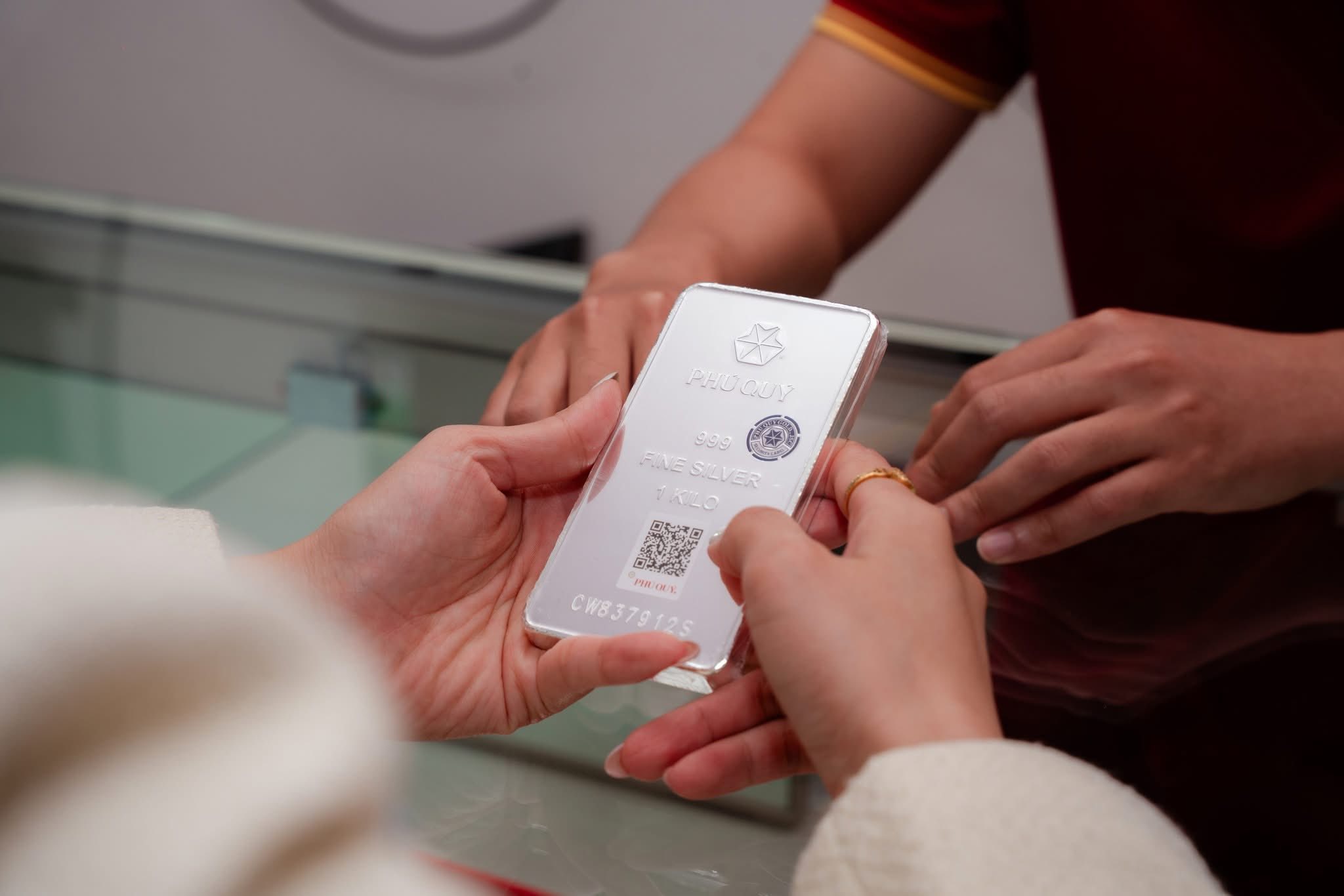 Gi&aacute; bạc h&ocirc;m nay (22/1): Sau phi&ecirc;n s&aacute;ng lao dốc, thị trường quay đầu bứt tốc mạnh mẽ - Ảnh 1.