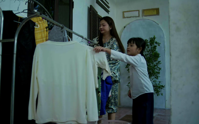 &Ocirc;ng Phi ghen khi chứng kiến b&agrave; &Aacute;nh th&acirc;n thiết với học vi&ecirc;n nam - Ảnh 4.