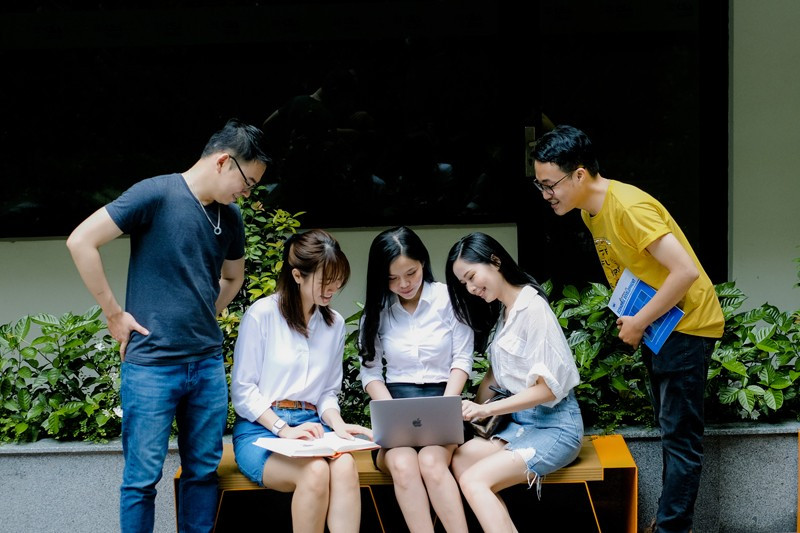 Sinh vi&ecirc;n chưa cầm bằng đ&atilde; c&oacute; việc l&agrave;m: Điều g&igrave; khiến doanh nghiệp gật đầu? - Ảnh 1.