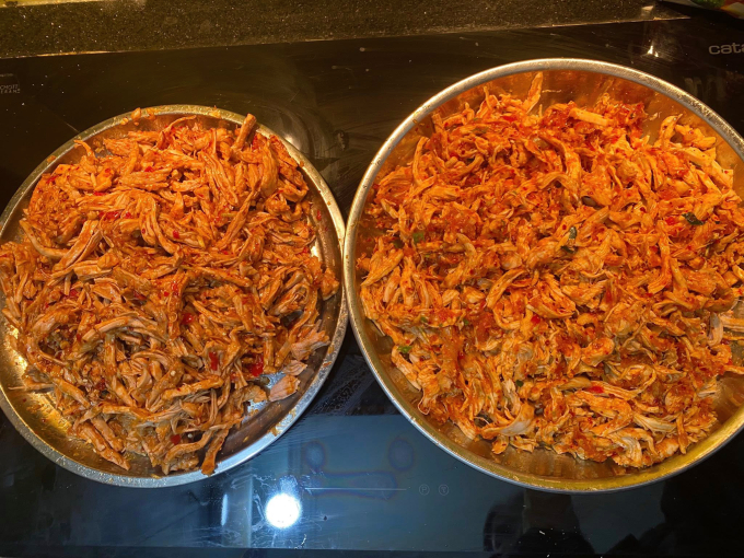 Mẹ đảm m&aacute;ch c&ocirc;ng thức l&agrave;m kh&ocirc; g&agrave; l&aacute; chanh th&agrave;nh c&ocirc;ng ngay lần đầu - Ảnh 5.