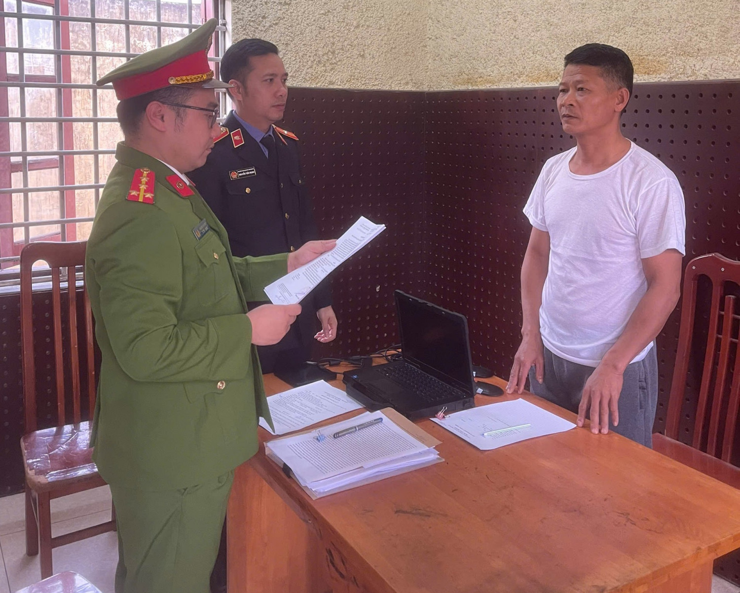 G&acirc;y tai nạn l&agrave;m 2 người tử vong, t&agrave;i xế &ocirc; t&ocirc; bị khởi tố, bắt tạm giam - Ảnh 1.