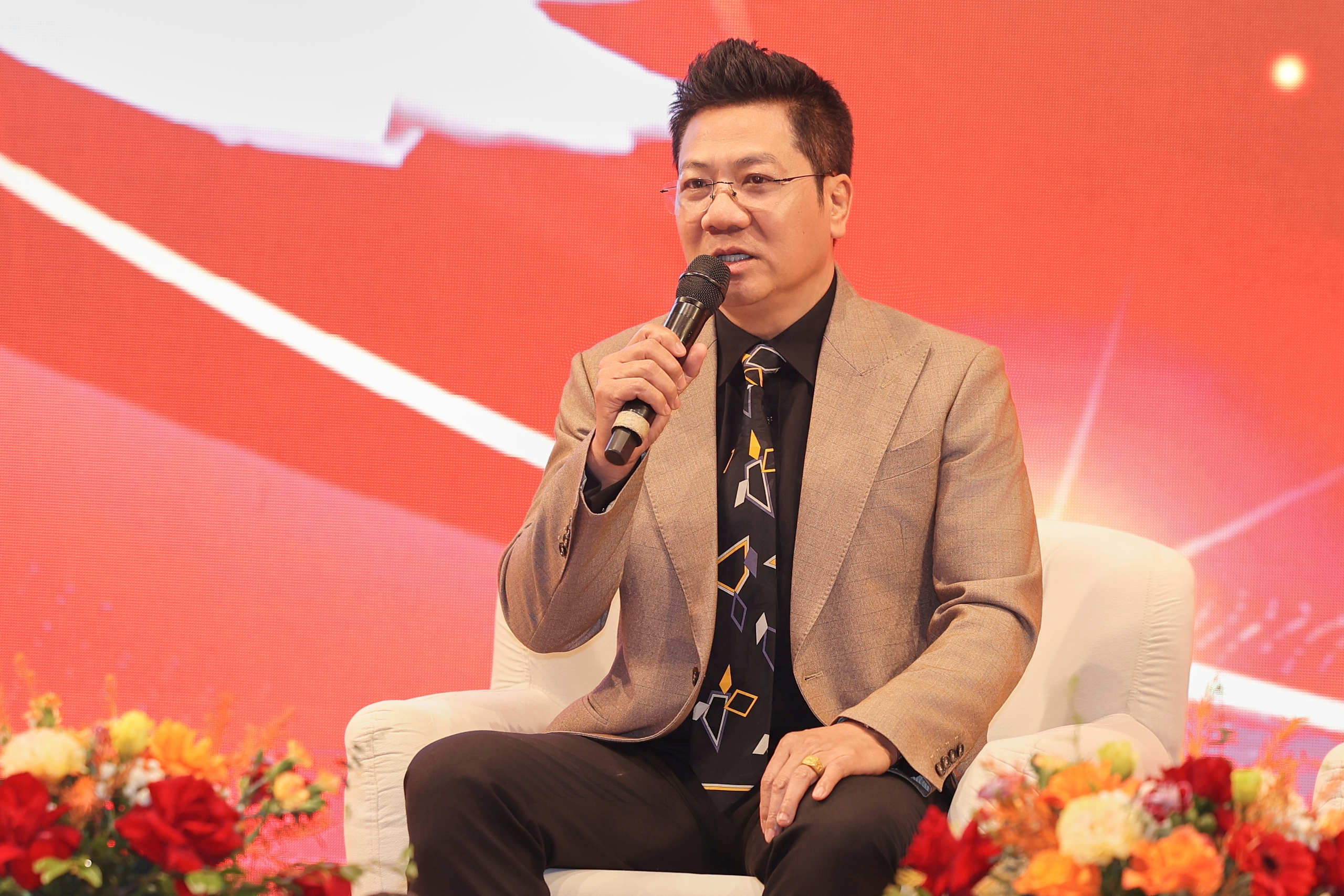 NSND Quốc Hưng: 'Đất nước hôm nay' là một sự gặp gỡ rất đẹp giữa âm nhạc và thời cuộc - Ảnh 4. NSND Quốc Hưng: 'Đất nước hôm nay' là một sự gặp gỡ rất đẹp giữa âm nhạc và thời cuộc - Ảnh 4.