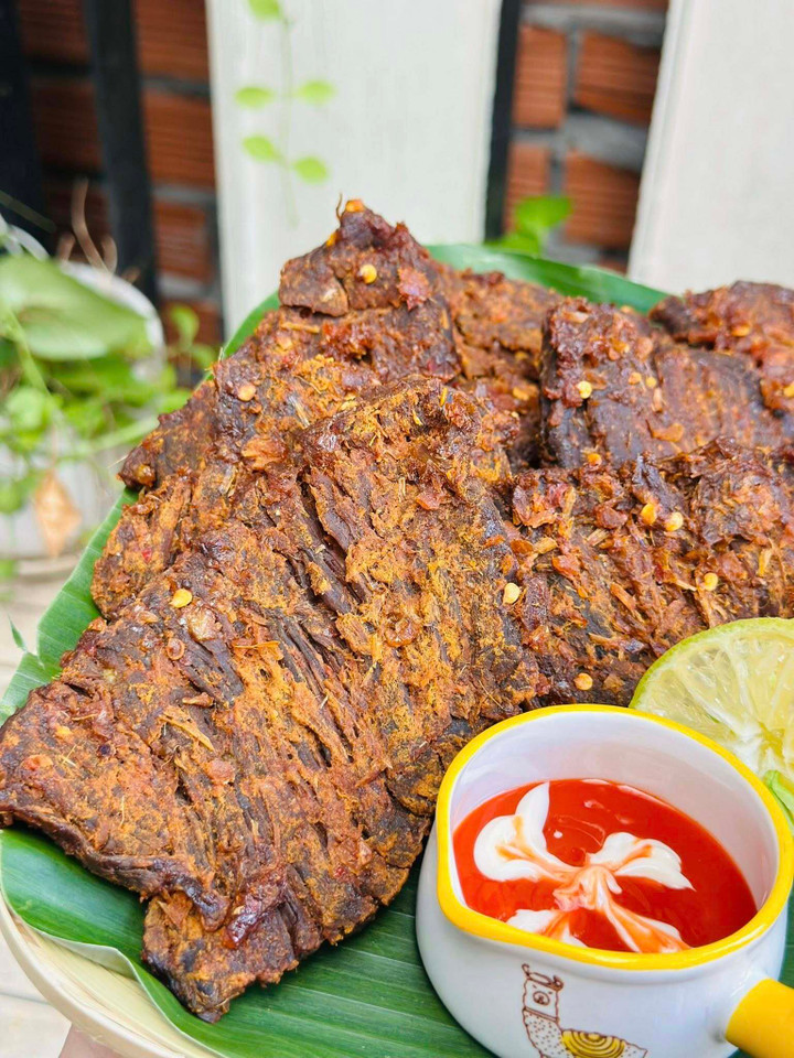 C&aacute;ch l&agrave;m kh&ocirc; b&ograve; nguy&ecirc;n miếng ăn Tết si&ecirc;u đơn giản - Ảnh 1.