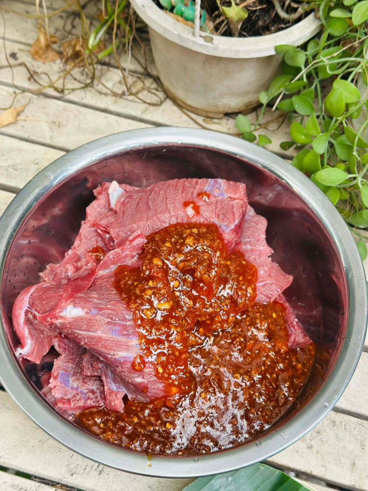 C&aacute;ch l&agrave;m kh&ocirc; b&ograve; nguy&ecirc;n miếng ăn Tết si&ecirc;u đơn giản - Ảnh 3.