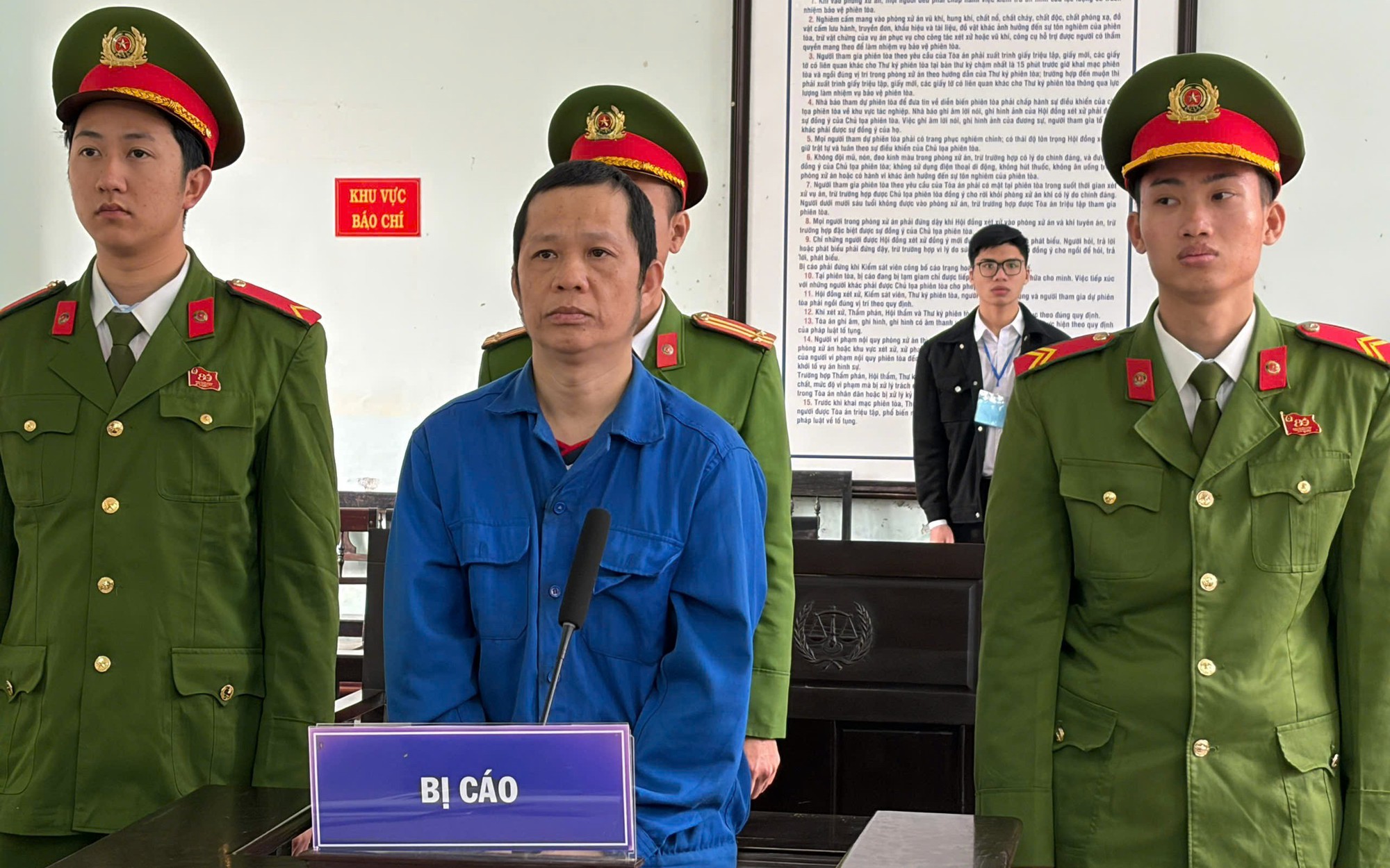 Cựu c&aacute;n bộ t&iacute;n dụng ng&acirc;n h&agrave;ng chiếm đoạt tiền tỷ