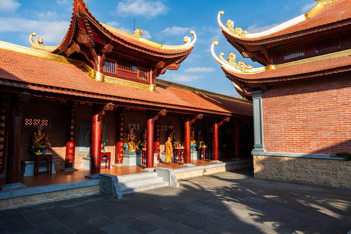 Cận cảnh ng&ocirc;i ch&ugrave;a c&oacute; bảo th&aacute;p d&aacute;t v&agrave;ng - Nơi doanh nh&acirc;n Minh Ho&agrave;ng v&agrave; &Aacute; hậu Phương Nhi l&agrave;m lễ Hằng thuận - Ảnh 11.