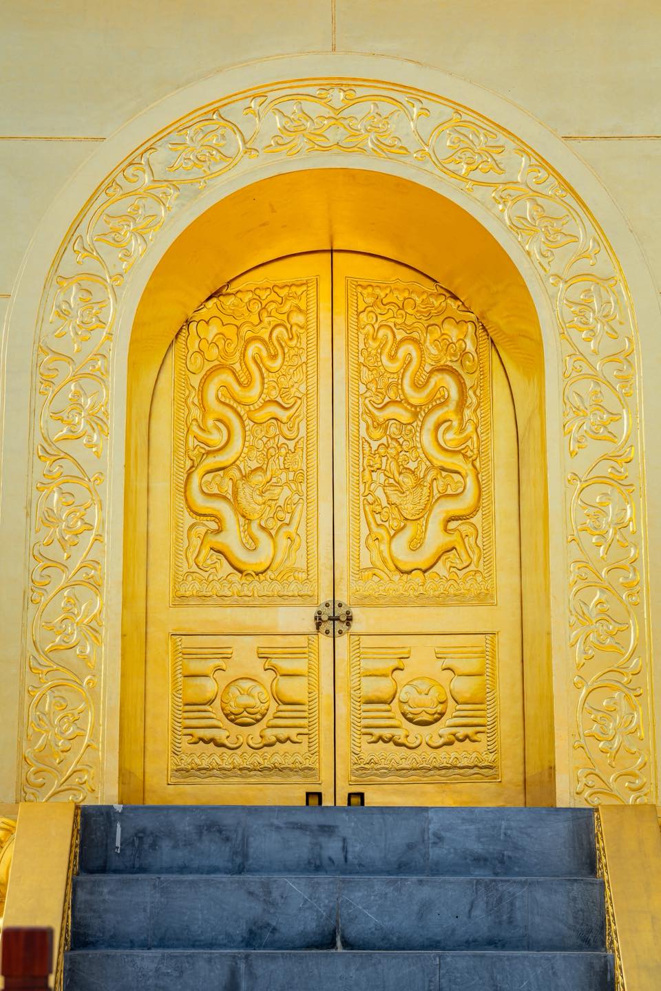 Cận cảnh ng&ocirc;i ch&ugrave;a c&oacute; bảo th&aacute;p d&aacute;t v&agrave;ng - Nơi doanh nh&acirc;n Minh Ho&agrave;ng v&agrave; &Aacute; hậu Phương Nhi l&agrave;m lễ Hằng thuận - Ảnh 14.