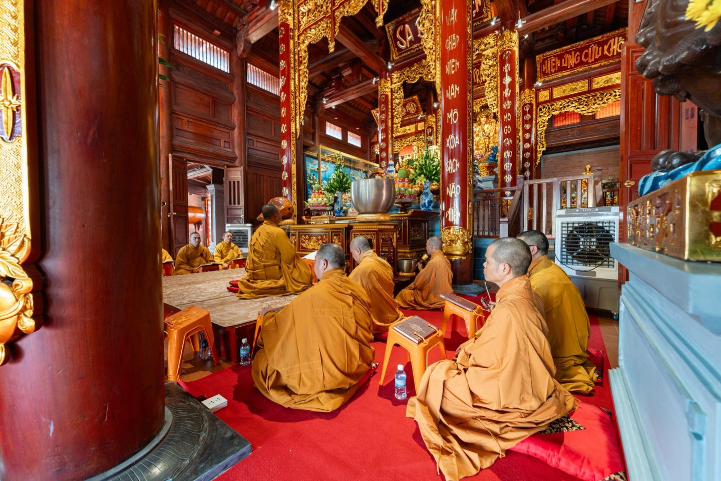 Cận cảnh ng&ocirc;i ch&ugrave;a c&oacute; bảo th&aacute;p d&aacute;t v&agrave;ng - Nơi doanh nh&acirc;n Minh Ho&agrave;ng v&agrave; &Aacute; hậu Phương Nhi l&agrave;m lễ Hằng thuận - Ảnh 13.