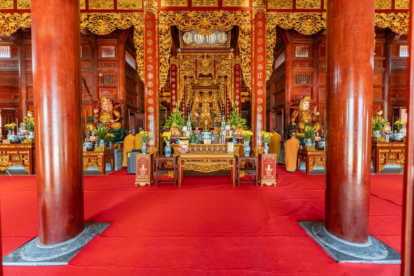 Cận cảnh ng&ocirc;i ch&ugrave;a c&oacute; bảo th&aacute;p d&aacute;t v&agrave;ng - Nơi doanh nh&acirc;n Minh Ho&agrave;ng v&agrave; &Aacute; hậu Phương Nhi l&agrave;m lễ Hằng thuận - Ảnh 12.