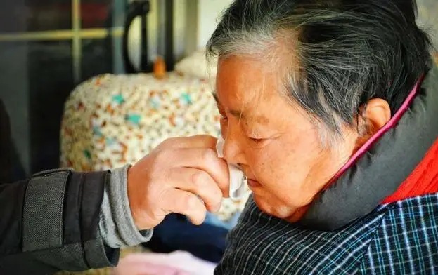 B&agrave; Tr&acirc;m xin nghỉ sau 20 năm l&agrave;m gi&uacute;p việc, chủ nh&agrave; nhất quyết ngăn cản rồi l&agrave;m một việc khiến b&agrave; sốc ngang - Ảnh 1.