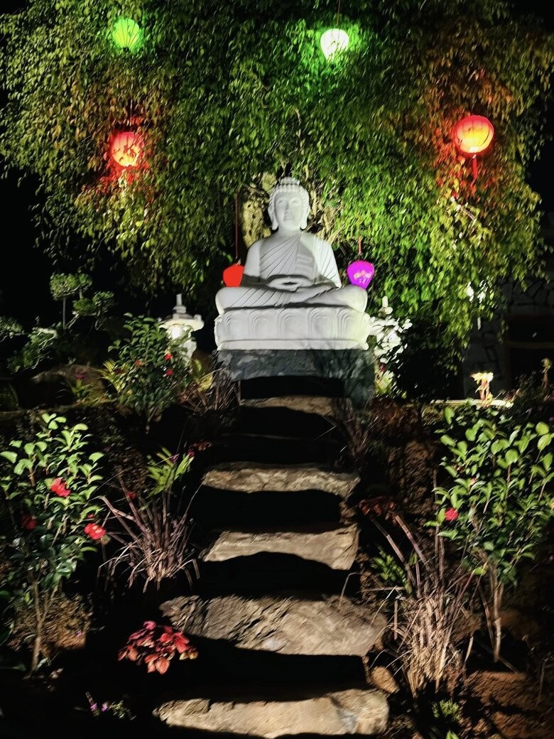 Việt Hương tặng quà siêu to cho Hoàng Mập , biệt thự 10 . 000 M2 tuyệt đẹp - Ảnh 5. Việt Hương tặng quà siêu to cho Hoàng Mập , biệt thự 10 . 000 M2 tuyệt đẹp - Ảnh 5.