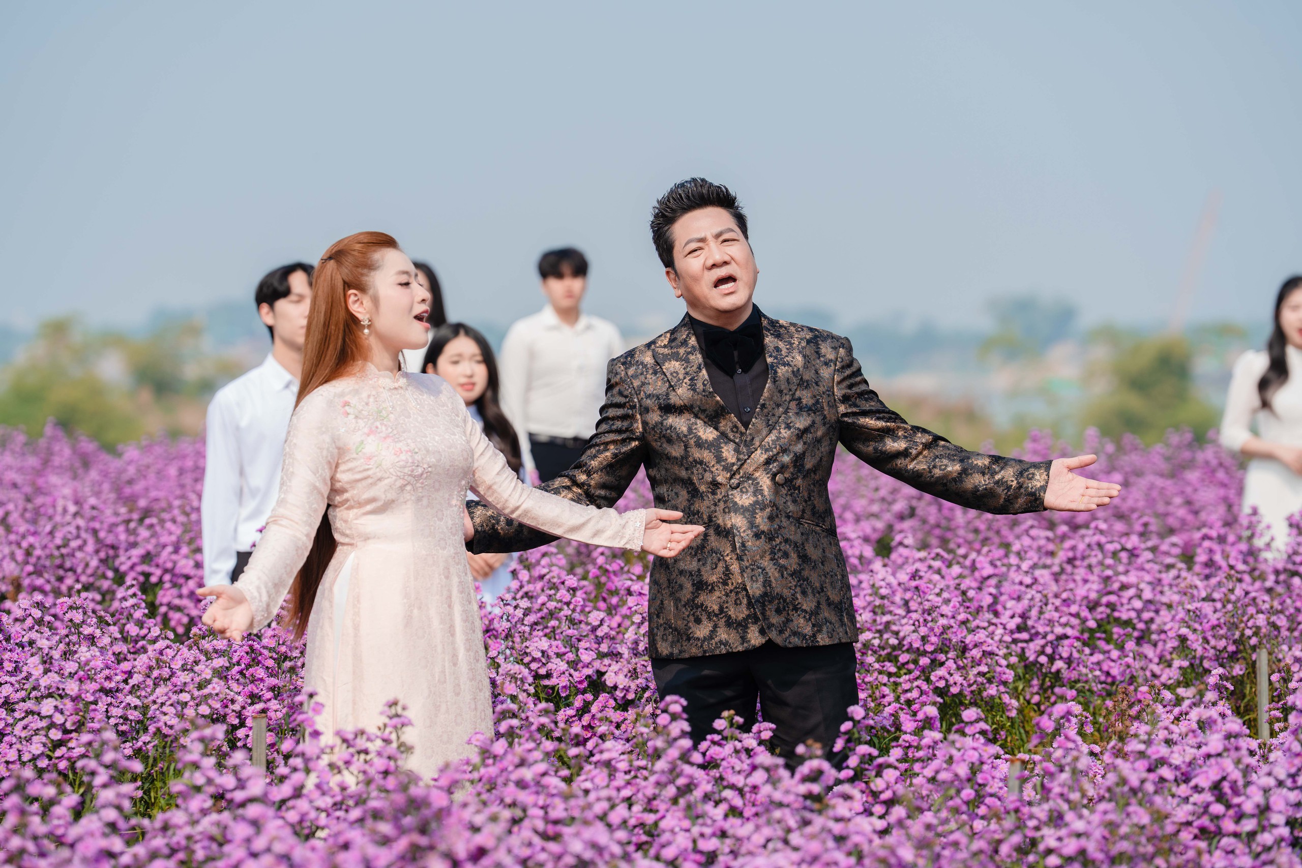 NSND Quốc Hưng: 'Đất nước hôm nay' là một sự gặp gỡ rất đẹp giữa âm nhạc và thời cuộc - Ảnh 3. NSND Quốc Hưng: 'Đất nước hôm nay' là một sự gặp gỡ rất đẹp giữa âm nhạc và thời cuộc - Ảnh 3.