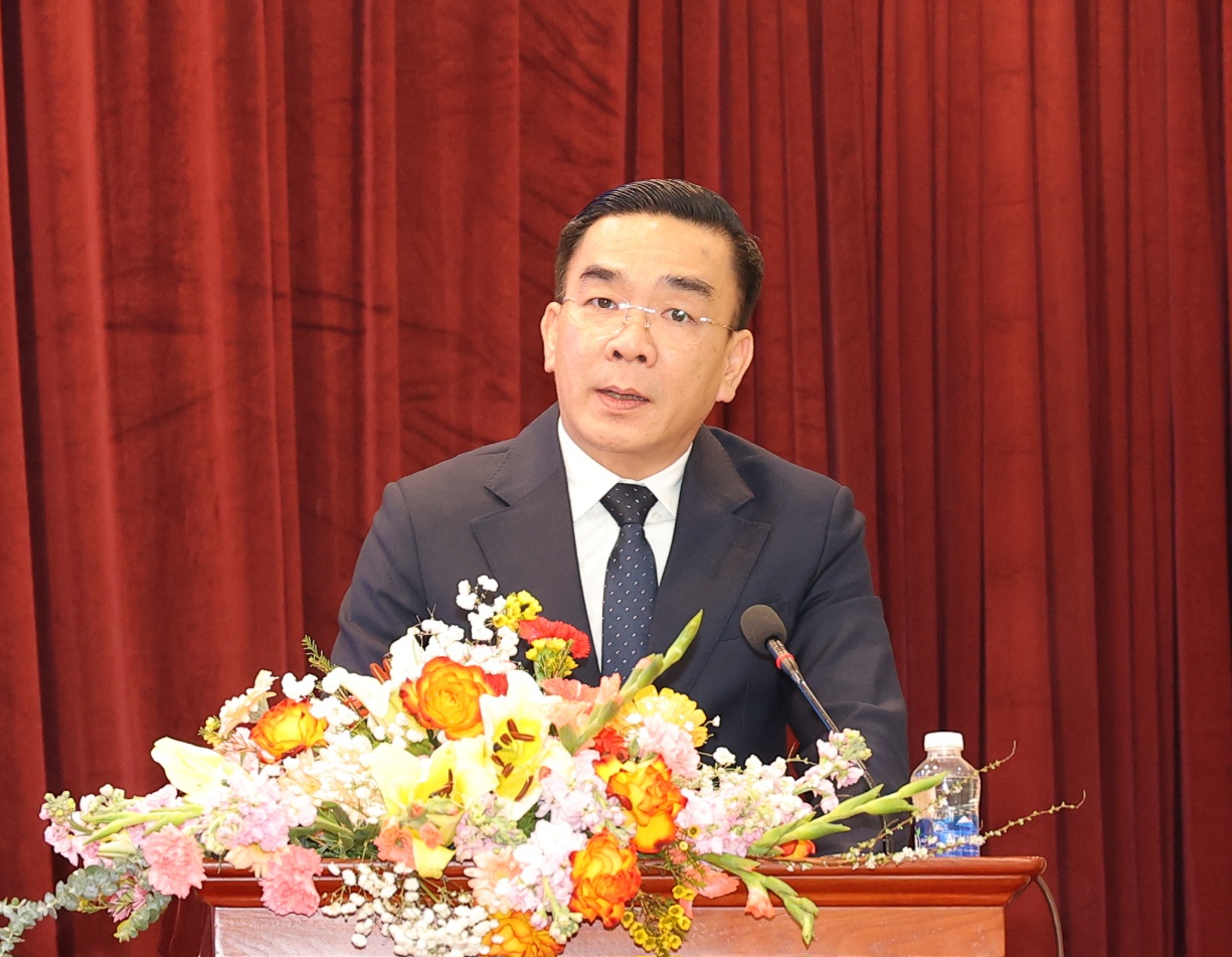 C&ocirc;ng đo&agrave;n chủ động tham gia x&acirc;y dựng, gi&aacute;m s&aacute;t thực hiện ch&iacute;nh s&aacute;ch tiền lương, phụ cấp... cho c&aacute;n bộ y tế- Ảnh 1.