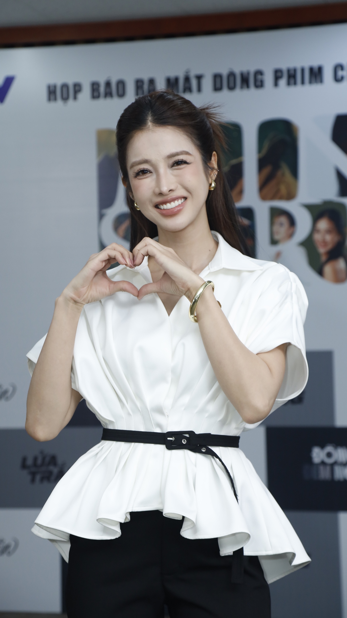 Dàn mỹ nhân hội tụ trong phim mới 'Lời hứa đầu tiên' - Ảnh 5. Dàn mỹ nhân hội tụ trong phim Lời hứa đầu tiên - Ảnh 4.