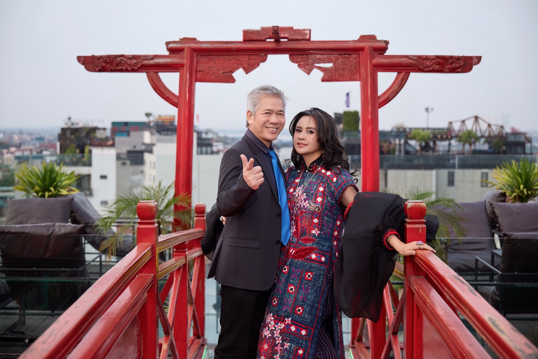 Mẹ ruột và em dâu Thanh Lam tỏa sáng trong bữa tiệc tất niên ấm cúng - Ảnh 1. Mẹ ruột và em dâu Thanh Lam tỏa sáng trong bữa tiệc tất niên ấm cúng - Ảnh 1.