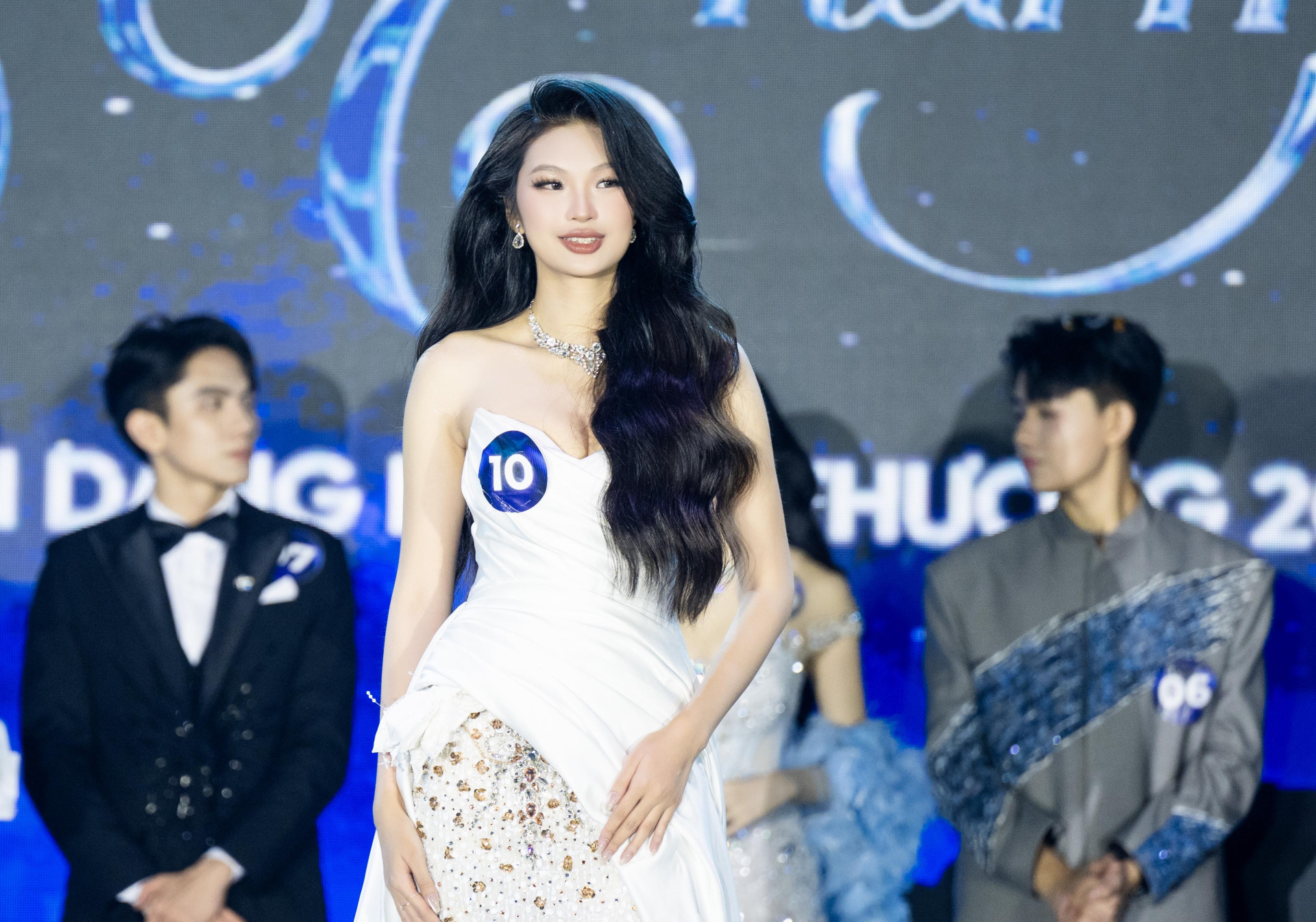 Ngắm nhan sắc của nữ sinh vừa đạt danh hiệu Hoa kh&ocirc;i Ngoại thương  - Ảnh 4.