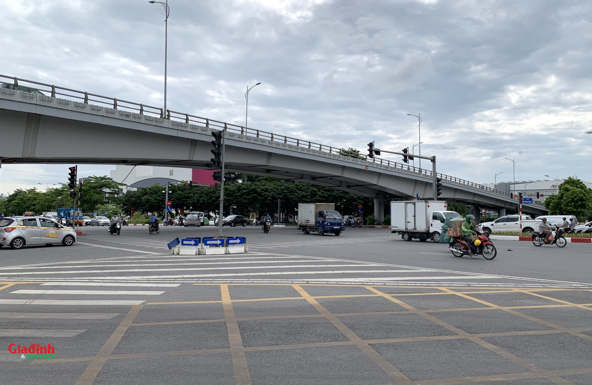 H&agrave; Nội: Cấm &ocirc; t&ocirc; quay đầu tr&ecirc;n đường Cổ Linh từ ng&agrave;y 25/1 để x&acirc;y hầm chui - Ảnh 2.