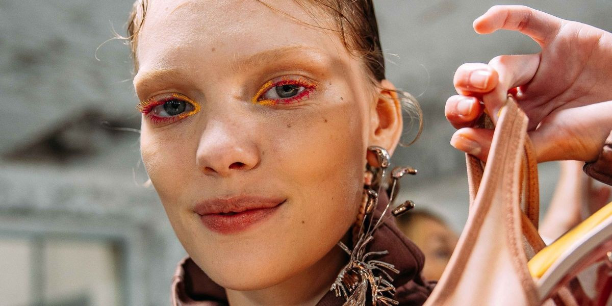 Phong c&aacute;ch trang điểm ấn tượng, phối nhiều m&agrave;u sắc được b&aacute;o l&agrave; trend 2026 - Ảnh 2.