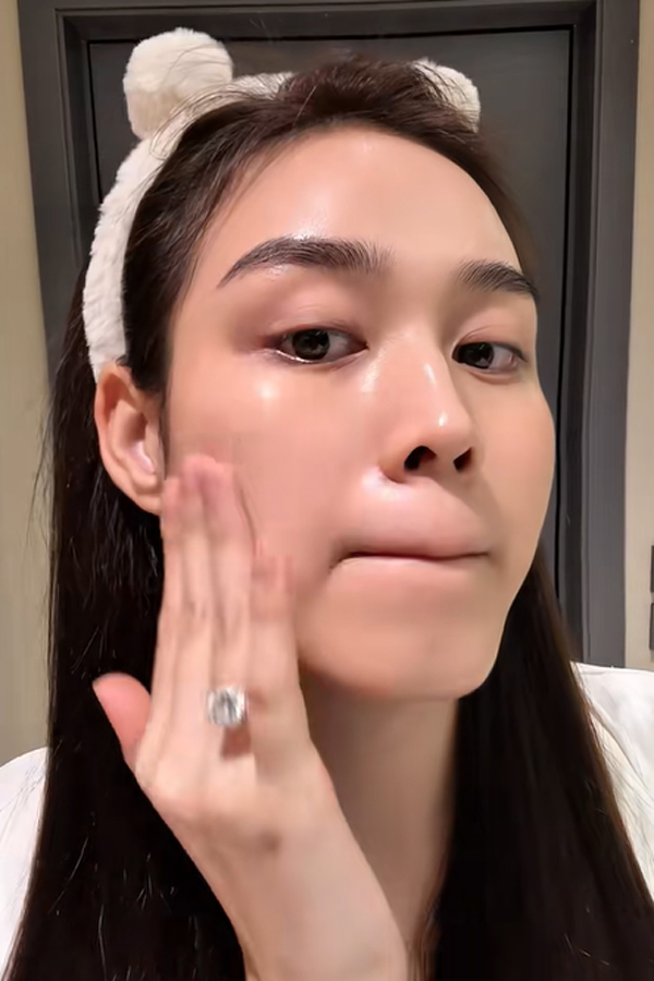 Nhan sắc tr&ograve;n đầy của Đỗ Thị H&agrave; sau khi lấy chồng thiếu gia qu&ecirc; Quảng Trị - Ảnh 6.