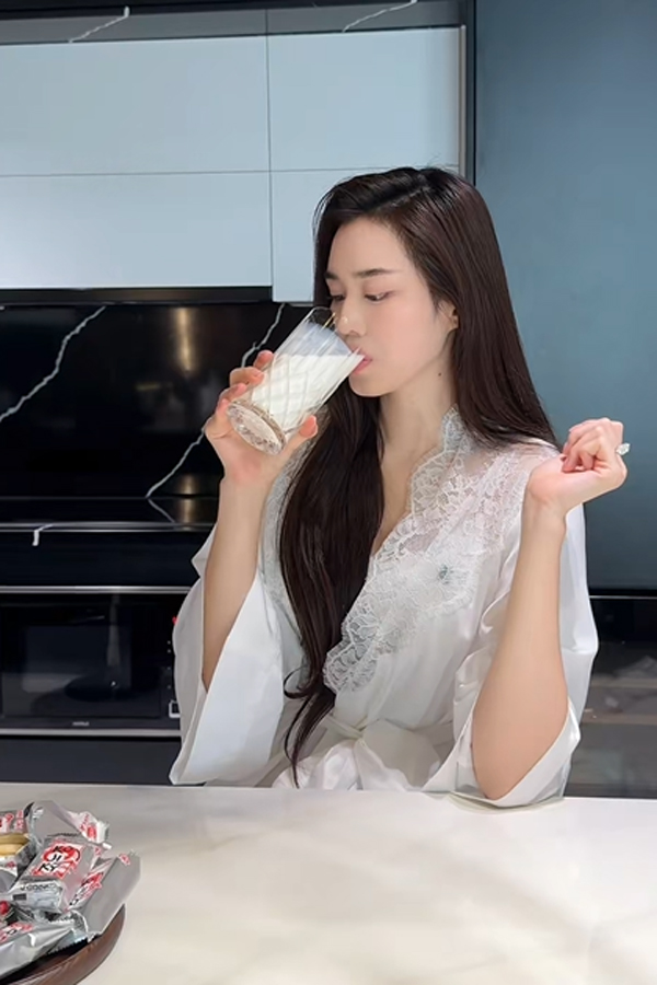 Nhan sắc tr&ograve;n đầy của Đỗ Thị H&agrave; sau khi lấy chồng thiếu gia qu&ecirc; Quảng Trị - Ảnh 7.