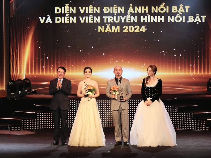 Nam NSƯT chuy&ecirc;n vai '&ocirc;ng tr&ugrave;m' phim giờ v&agrave;ng VTV, ngo&agrave;i đời b&aacute;n b&aacute;nh canh - Ảnh 3.