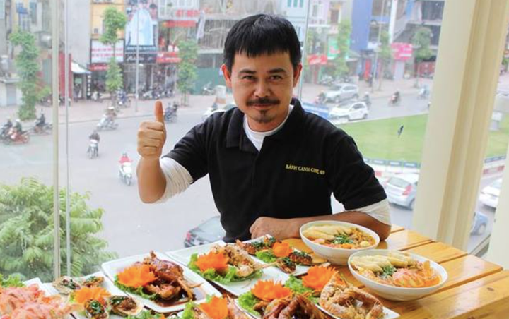 Nam NSƯT chuy&ecirc;n vai '&ocirc;ng tr&ugrave;m' phim giờ v&agrave;ng VTV, ngo&agrave;i đời b&aacute;n b&aacute;nh canh - Ảnh 6.