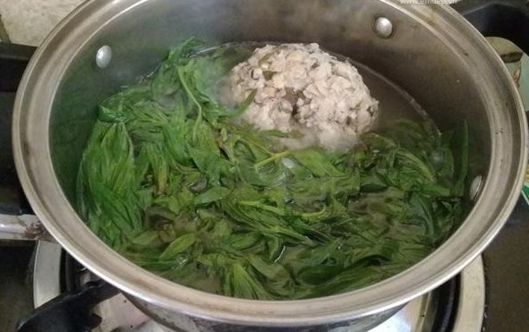 Món ngon từ ngải cứu giúp bồi bổ cơ thể mùa lạnh - Ảnh 3. Món ngon từ ngải cứu giúp bồi bổ cơ thể mùa lạnh - Ảnh 3.