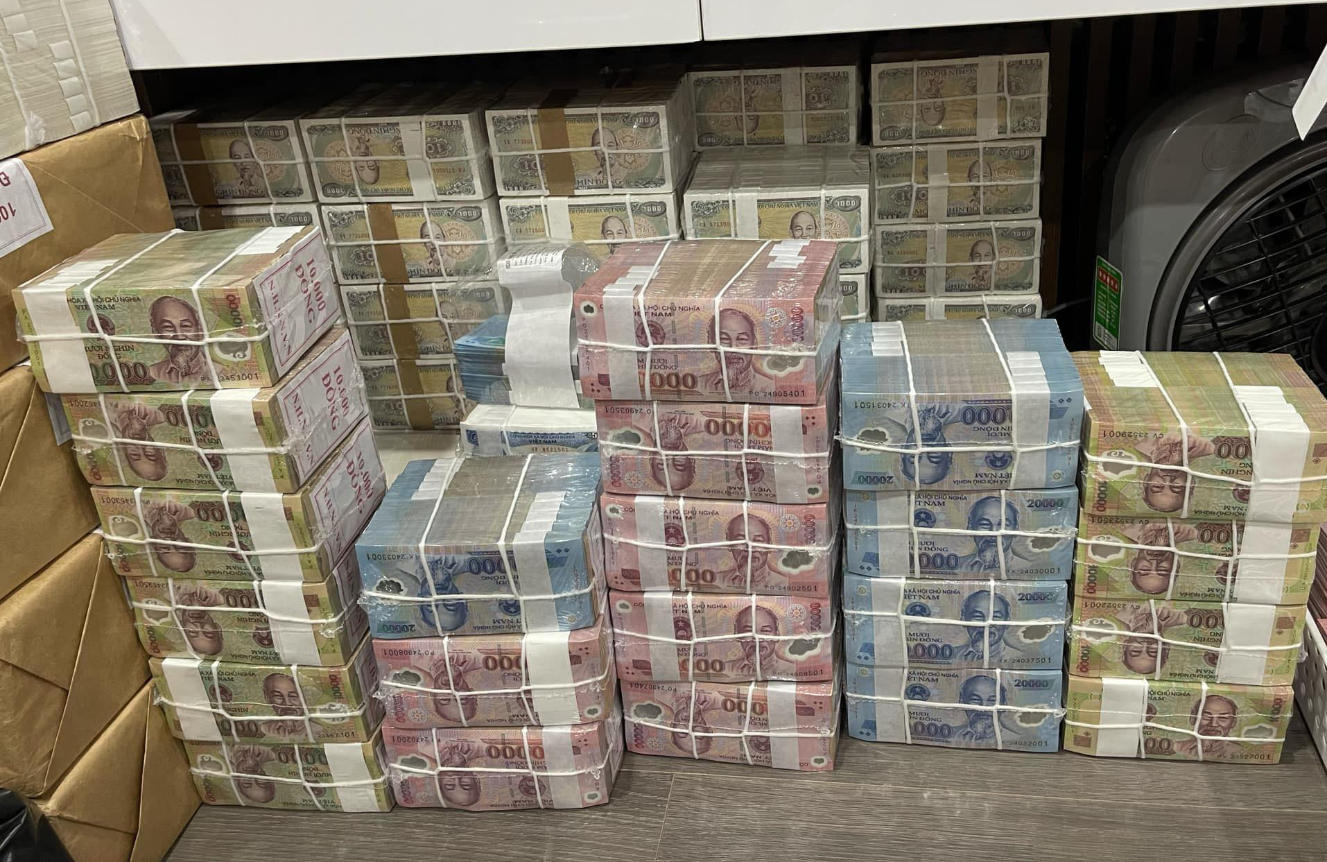 Thị trường đổi tiền lẻ trước Tết: Bảo vệ người ti&ecirc;u d&ugrave;ng khỏi ph&iacute; cao - Ảnh 2.