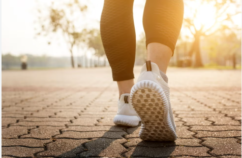 Điều g&igrave; xảy ra với cơ thể nếu chỉ đi bộ m&agrave; kh&ocirc;ng tập luyện sức mạnh?- Ảnh 1.