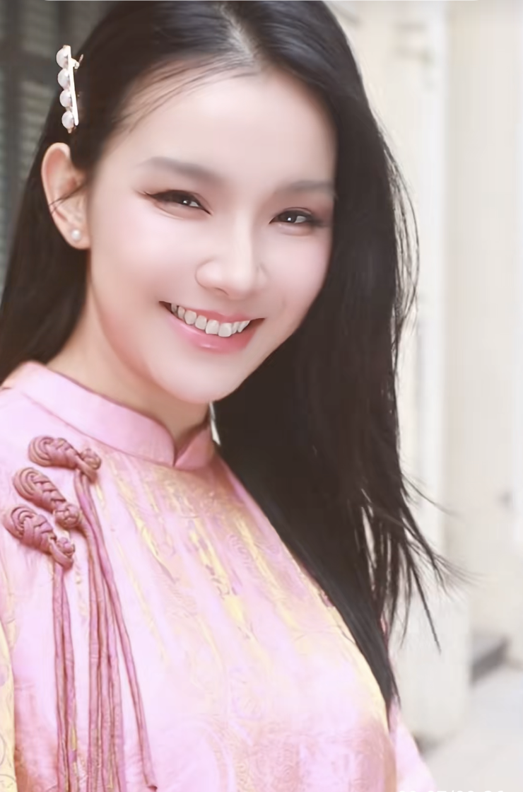 Hoa hậu th&ugrave;y L&acirc;m trẻ trung v&agrave; quyến rũ ở tuổi 39 khiến fan ngỡ ng&agrave;ng - Ảnh 2.