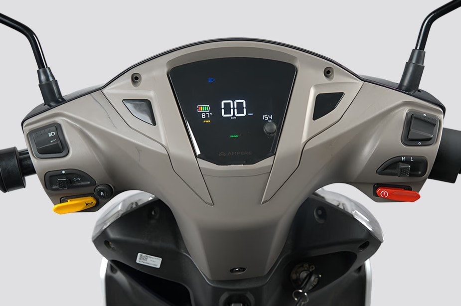 Trải nghiệm xe m&aacute;y điện gi&aacute; 22,9 triệu đồng pin bền, cốp cực rộng, đi hơn 100km, trang bị s&aacute;nh ngang Honda Vision, rẻ chỉ như xe số Wave Alpha - Ảnh 3.