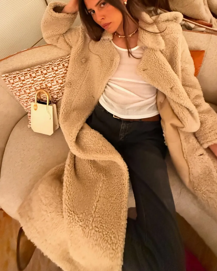 C&ocirc;ng thức phối đồ thời thượng c&ugrave;ng &aacute;o kho&aacute;c m&agrave;u kem - Ảnh 4.