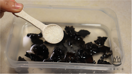 90 % người nội trợ Việt mắc sai lầm khi chế biến nấm mộc nhĩ, khiến độc tố tăng thêm - Ảnh 2. 90 % người nội trợ Việt mắc sai lầm khi chế biến nấm mộc nhĩ, khiến độc tố tăng thêm - Ảnh 2.