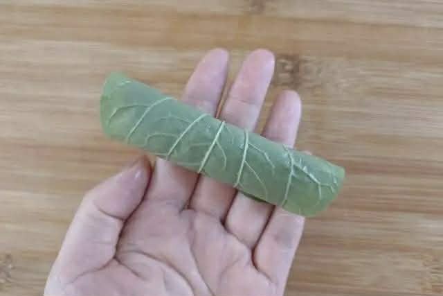 Đừng làm chả lá lốt theo cách cũ nữa, thử ngay công thức mới toanh này ăn siêu ngon lại giòn rụm cực đã- Ảnh 5. Đừng làm chả lá lốt theo cách cũ nữa, thử ngay công thức mới toanh này ăn siêu ngon lại giòn rụm cực đã- Ảnh 5.