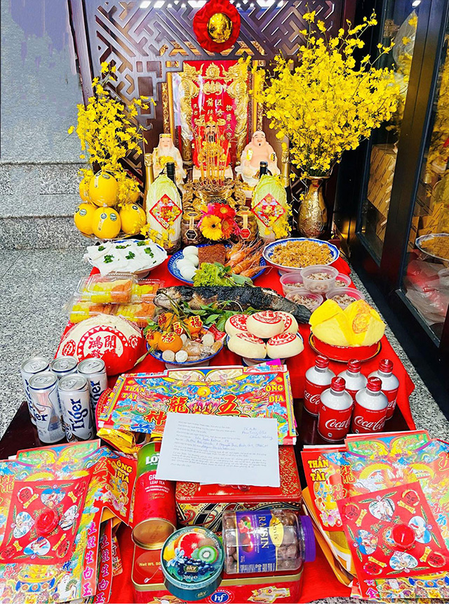 Đ&acirc;y mới l&agrave; c&aacute;ch b&agrave;i tr&iacute; đủ đầy bộ thờ Thần t&agrave;i &ocirc;ng Địa đ&oacute;n lộc về nh&agrave; năm mới 2026 - Ảnh 3.