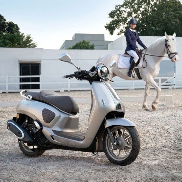 Xe ga 150cc giá 56 triệu đồng: Sự lựa chọn hoàn hảo cho Người tiêu dùng - Ảnh 2. Xe ga 150cc giá 56 triệu đồng: Sự lựa chọn hoàn hảo cho Người tiêu dùng - Ảnh 2.